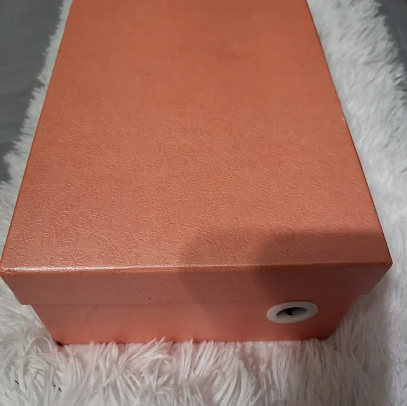 Effortlessly Stylish Beige Kitten Heel Slingback Size 10 Flattering Pointed Toes - Picture 7 of 7